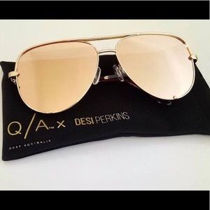 Desi Perkins quay high key gold